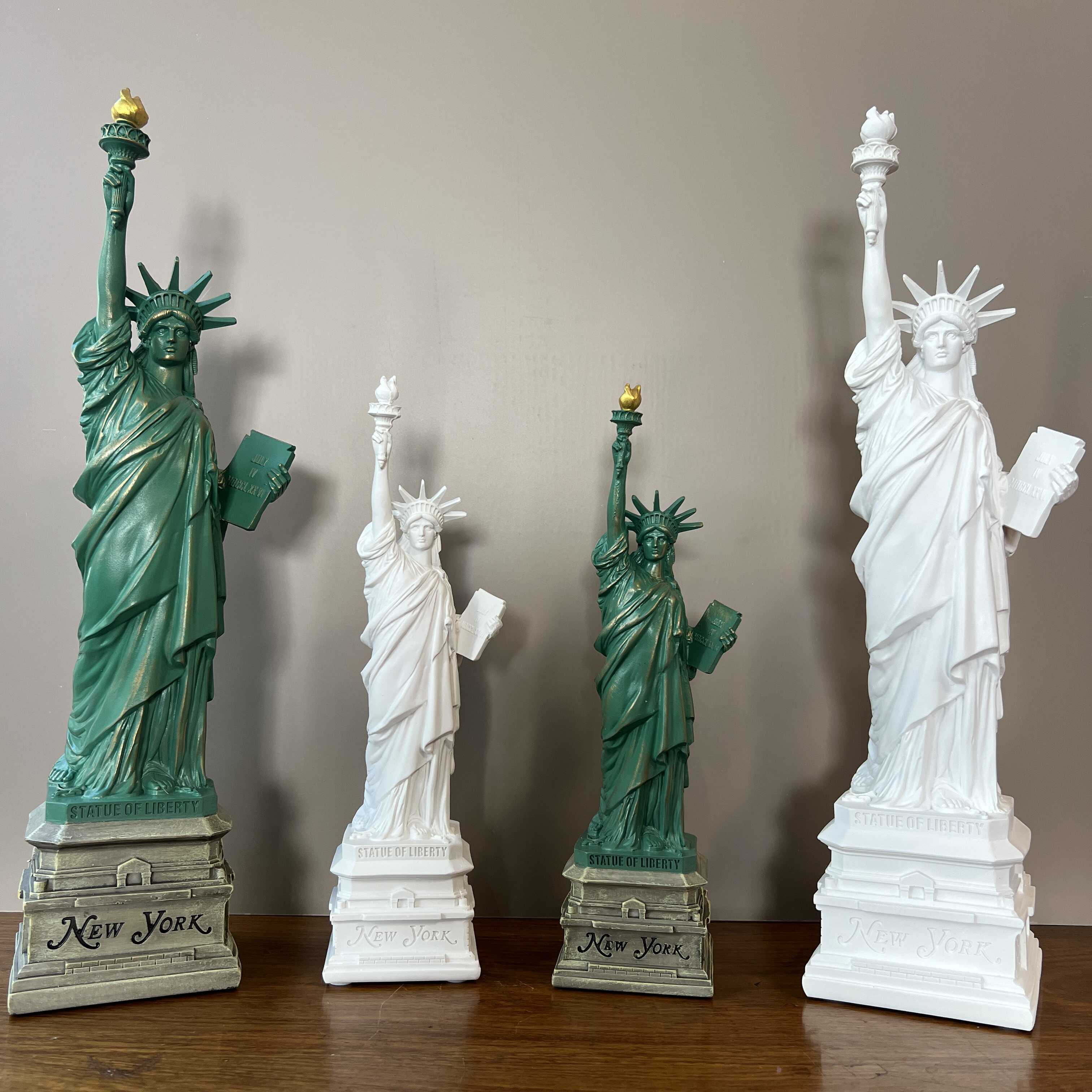 Travel Accessories Europe - YuryFvna Statue of Liberty Model Desk