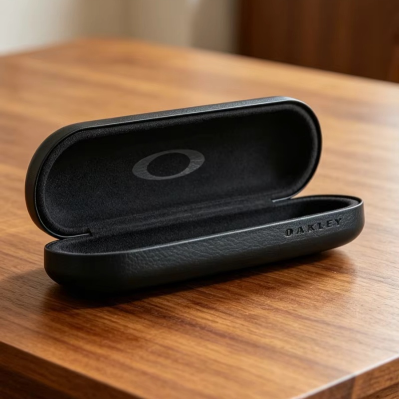 Oakley Hard Leather Sunglasses - Travel Accessories Gifts For Men 评论和价格